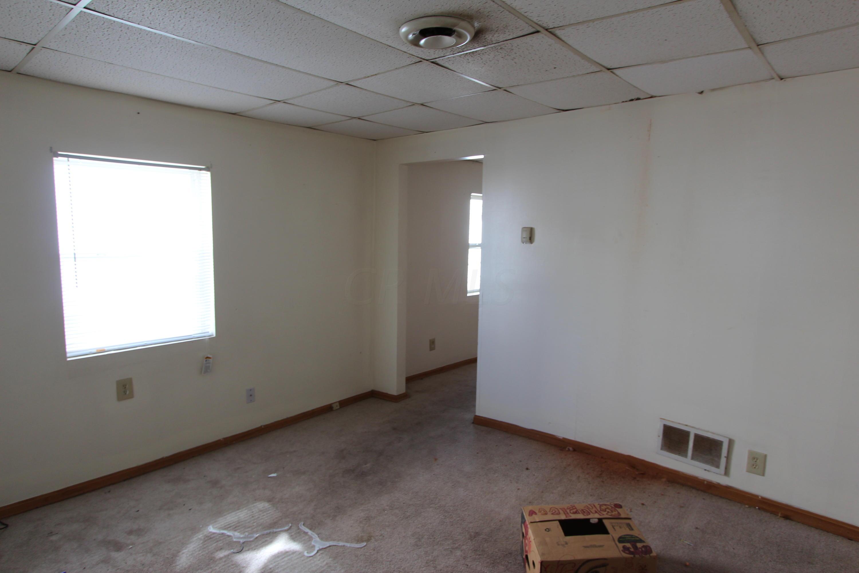 92 South Madison Road London, OH 43140 - Photo 2 of 8 Gallery Image 2