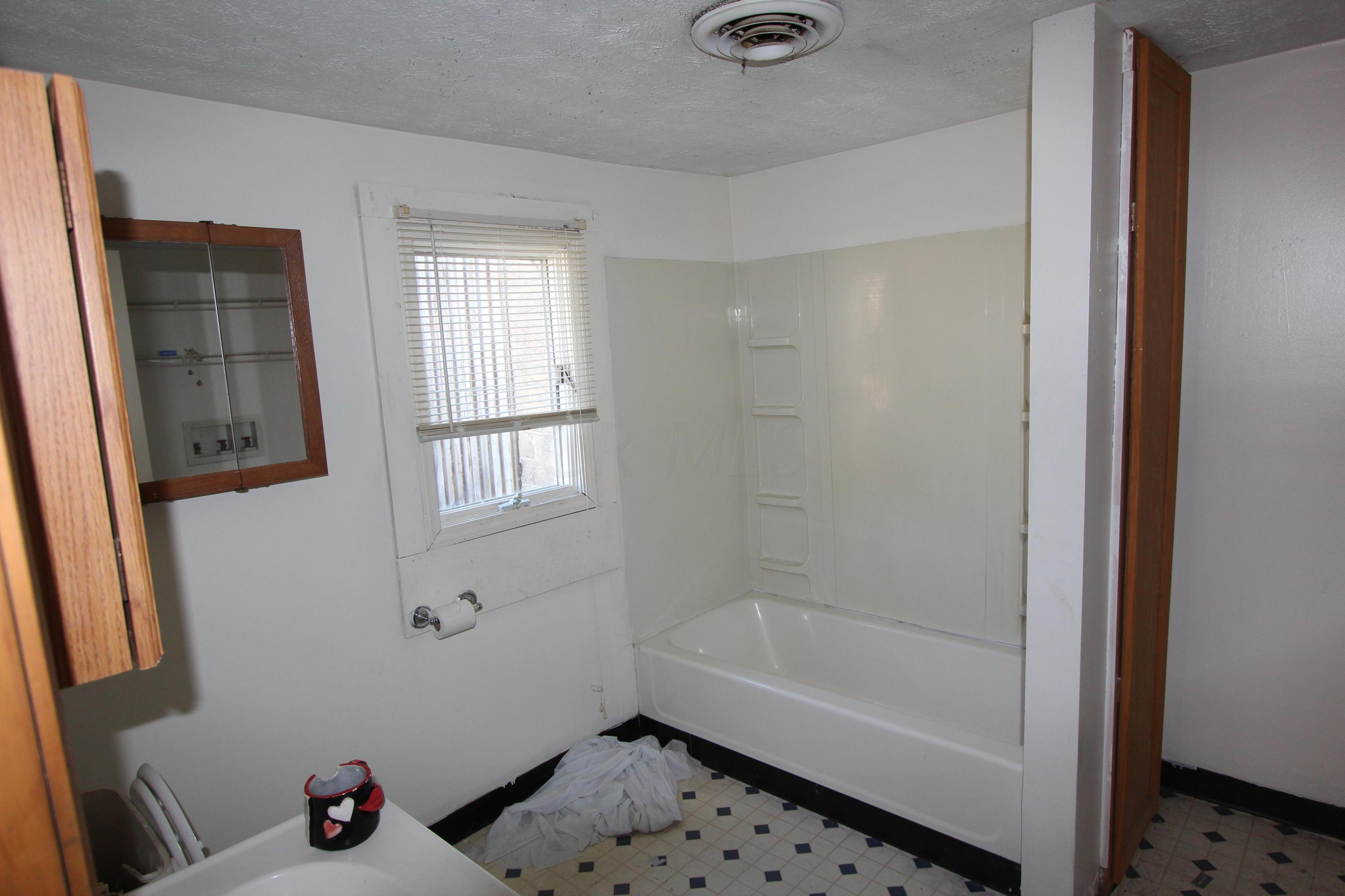 92 South Madison Road London, OH 43140 - Photo 7 of 8 Gallery Image 7