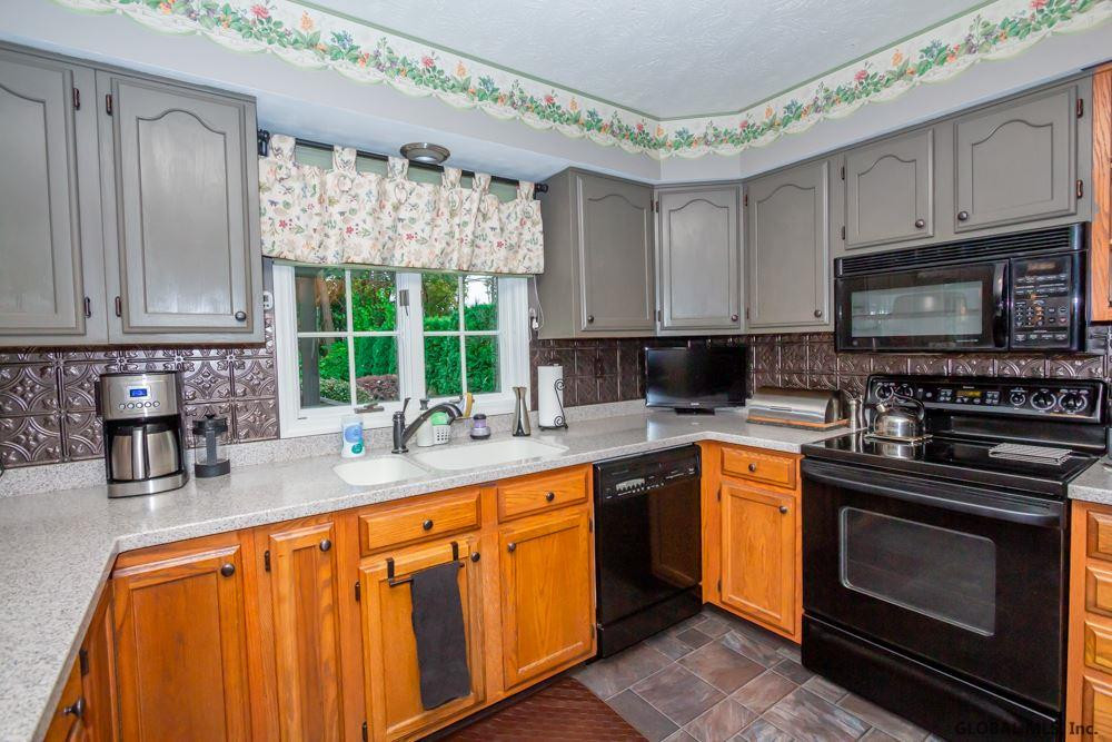 13 Squire Road Colonie, NY 12304 - Photo 14 of 47 Photo 14