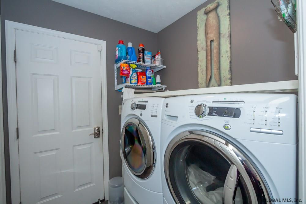 13 Squire Road Colonie, NY 12304 - Photo 17 of 47 Photo 18