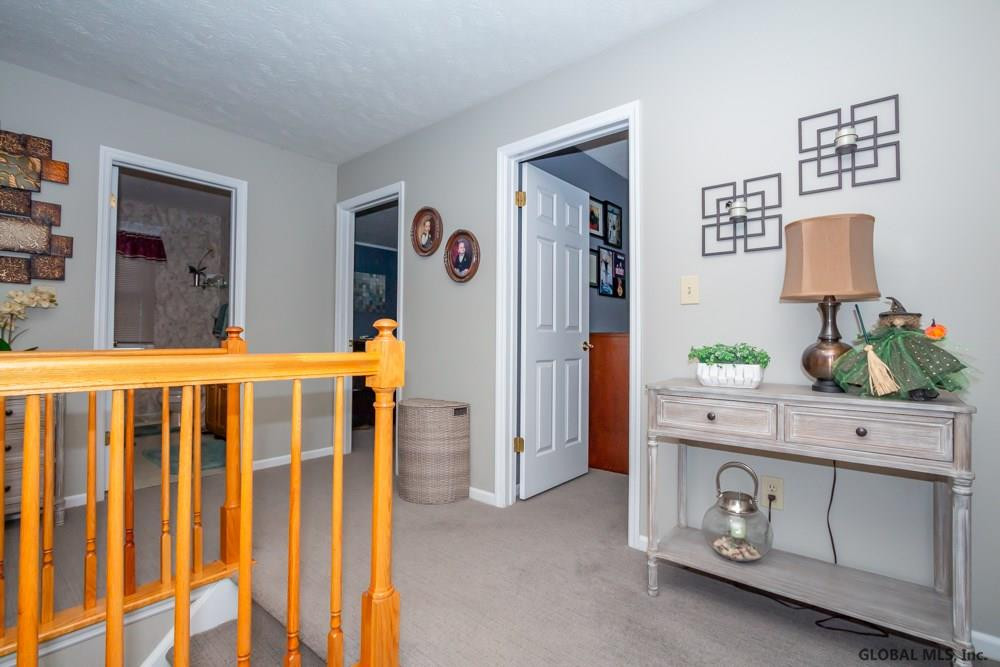 13 Squire Road Colonie, NY 12304 - Photo 18 of 47 Photo 19