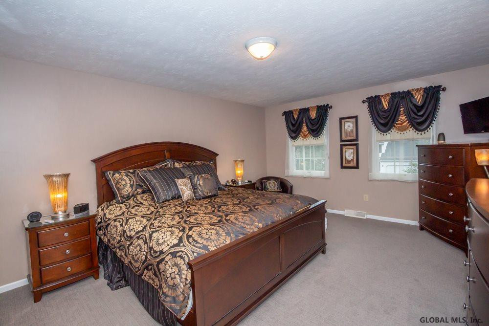 13 Squire Road Colonie, NY 12304 - Photo 25 of 47 Photo 26