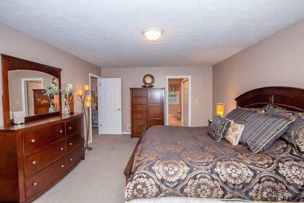 13 Squire Road Colonie, NY 12304 - Photo 27 of 47 Photo 28