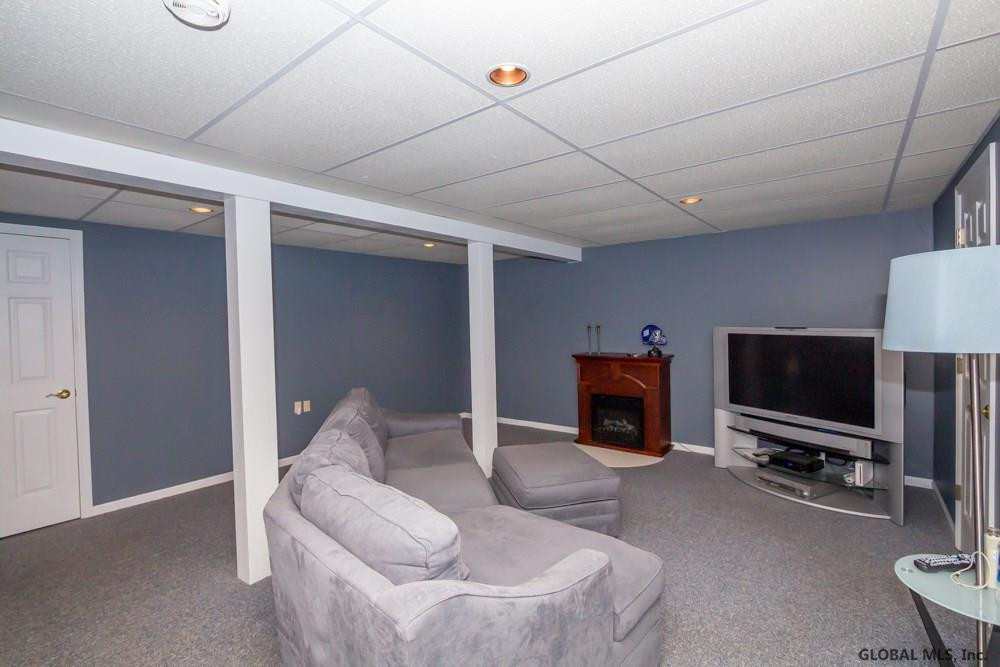 13 Squire Road Colonie, NY 12304 - Photo 31 of 47 Photo 32