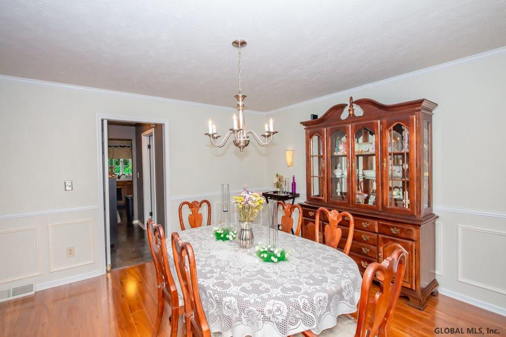 13 Squire Road Colonie, NY 12304 - Photo 8 of 47 Photo 8