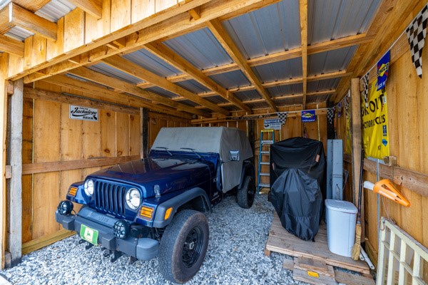 611 South Walnut Street Seneca, SC 29678 - Photo 22 of 31 Ample parking and storage, offering versatile use.