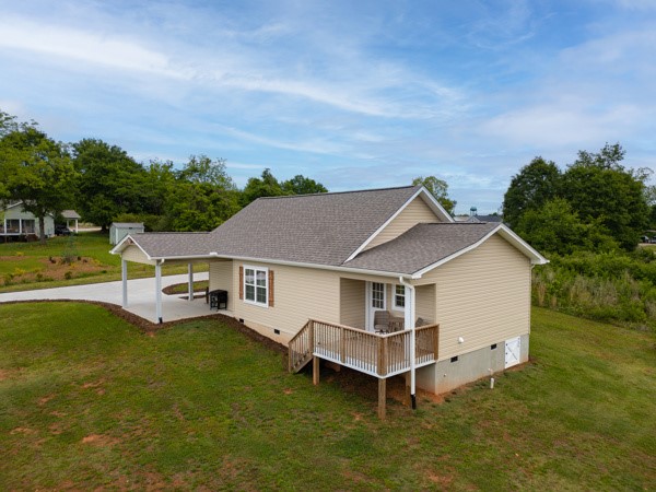 611 South Walnut Street Seneca, SC 29678 - Photo 26 of 31 This charming home offers comfortable living with a spacious backyard and inviting outdoor spaces.