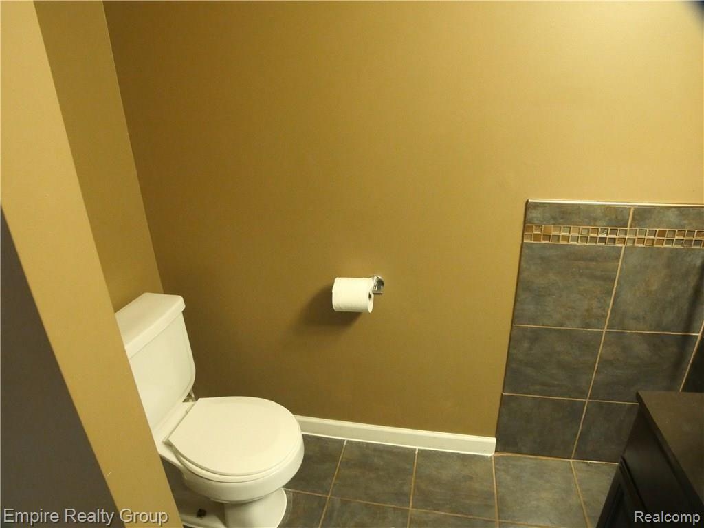 Half bath 2.jpg