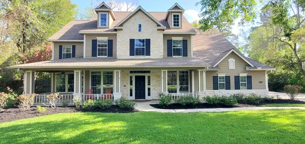 $835,000 | 8762 Sunset Heights Lane, Conroe, TX 77302