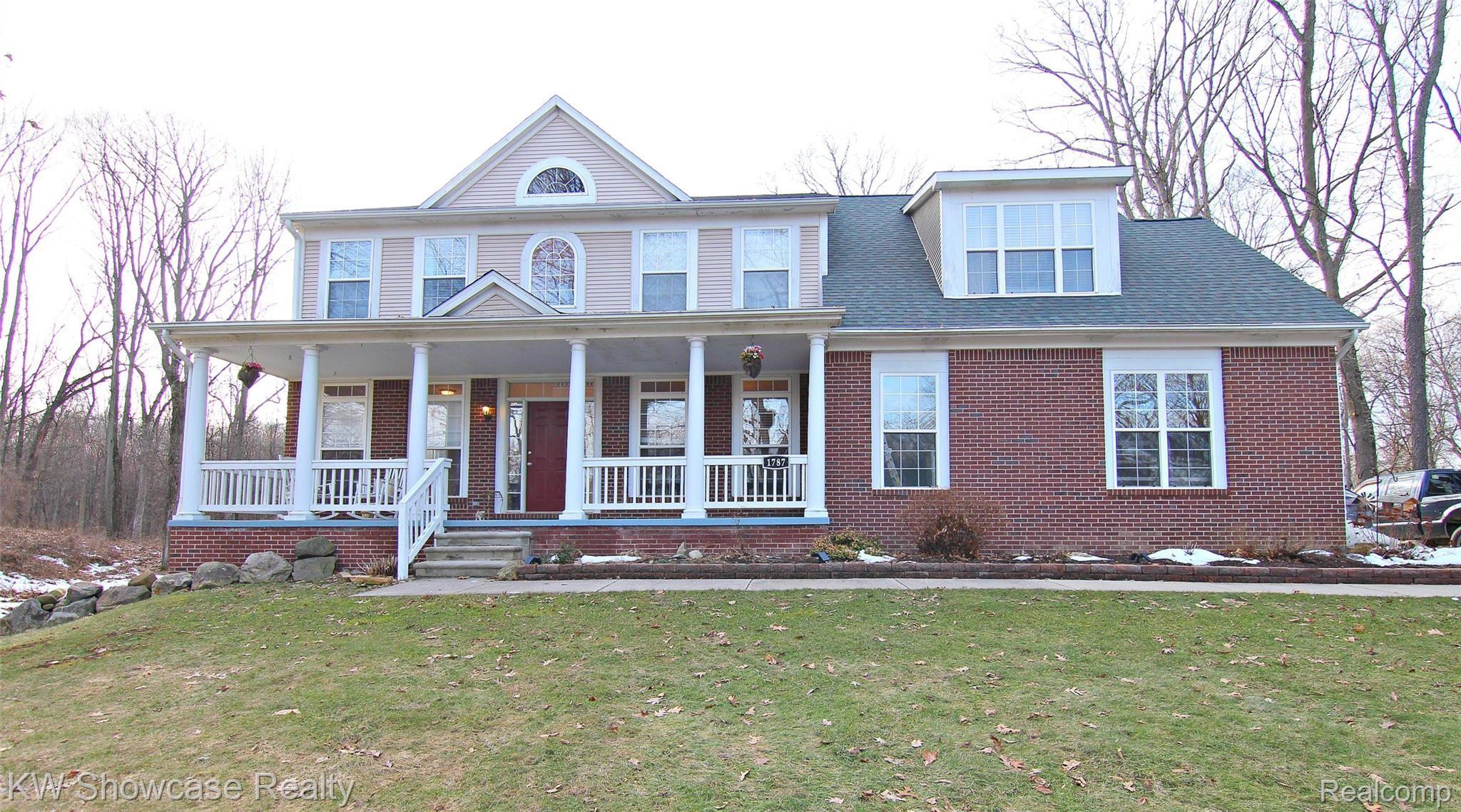 1787 Porter Road White Lake, MI 48383 - Photo 20 of 37 Porter Rd Front.jpg