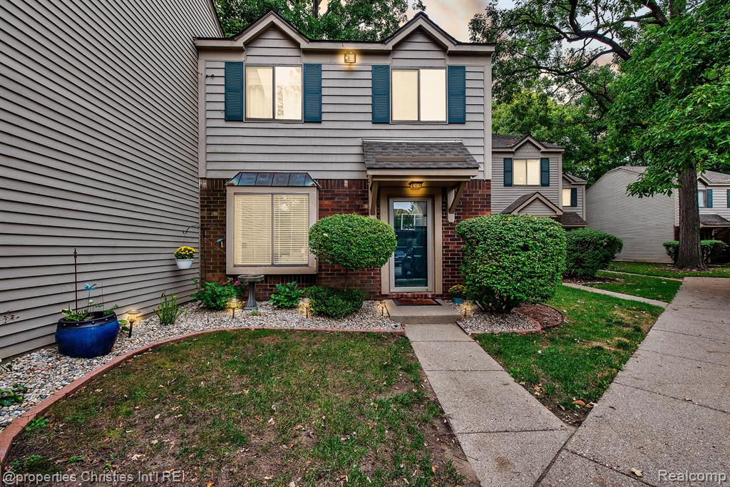 1562 Streamwood Court Rochester Hills, MI 48307 - Photo 3 of 26