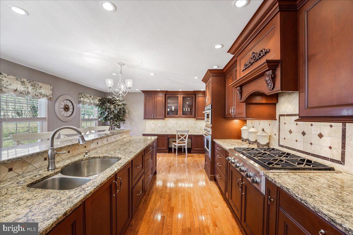 2228 Locust Drive Lansdale, PA 19446 - Photo 20 of 57 Gourmet Kitchen w/GE Monogram 6 burner range