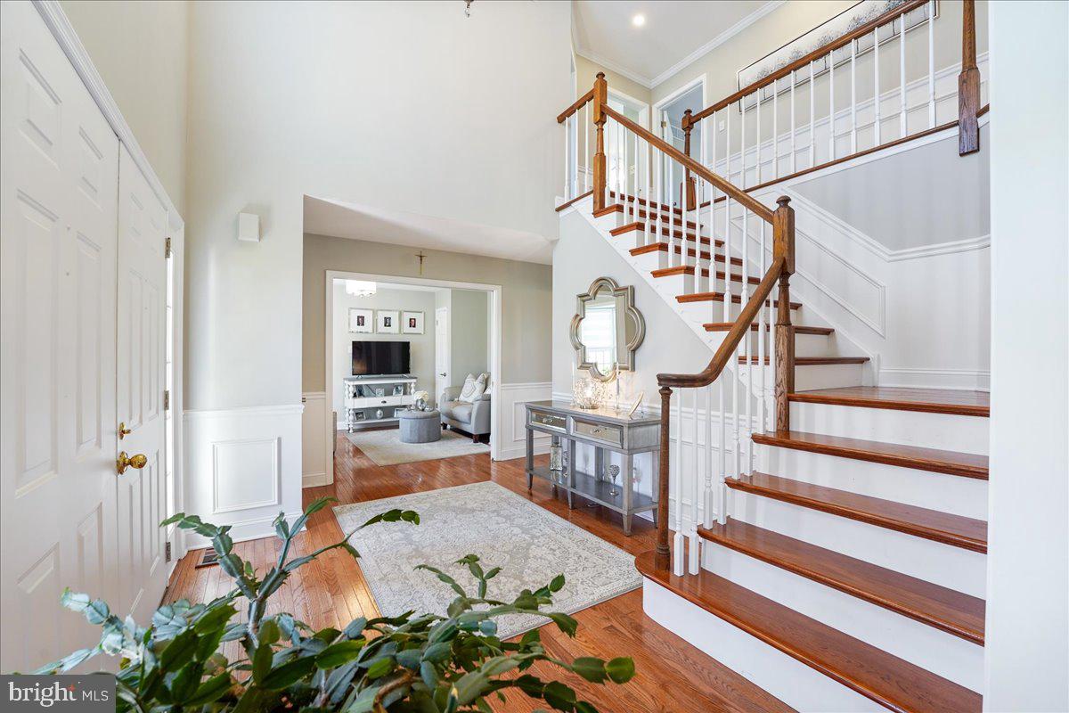 2228 Locust Drive Lansdale, PA 19446 - Photo 7 of 57 2-story Foyer