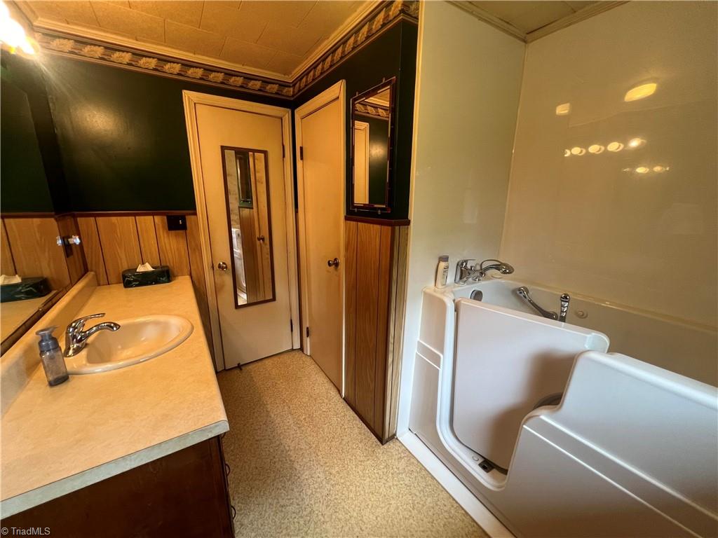 6090 Eaton Road Walnut Cove, NC 27052 - Photo 10 of 19