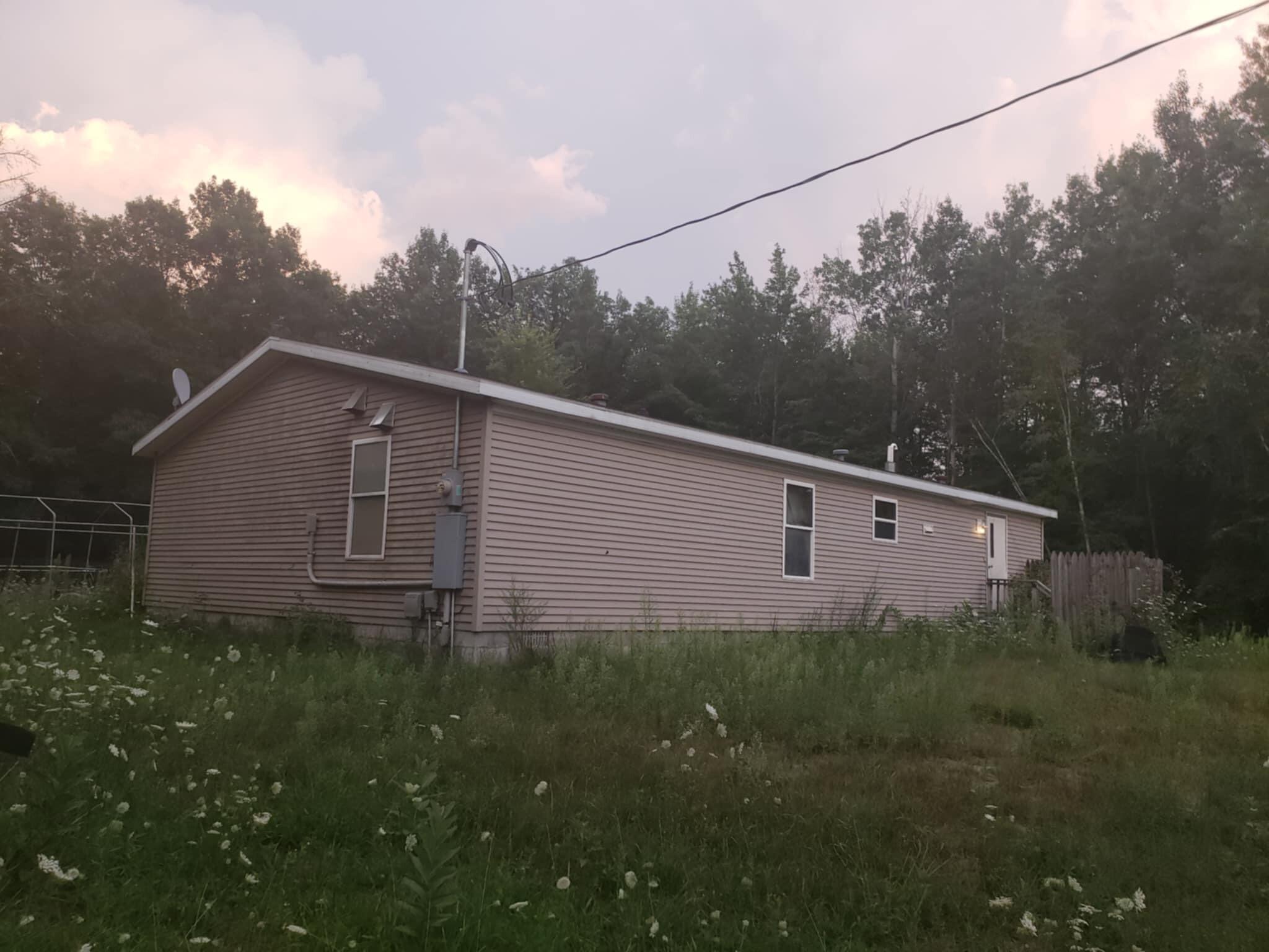 905 South Coleman Road Shepherd, MI 48883 - Photo 2 of 16 4