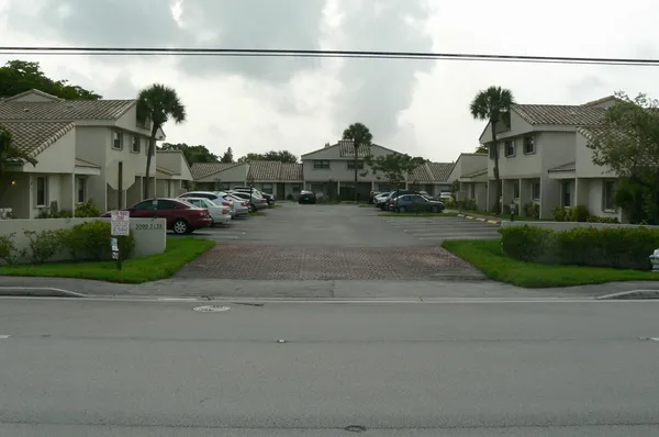 $2,000 | 3117 Coral Ridge Drive, Unit 3117, Coral Springs, FL 33065