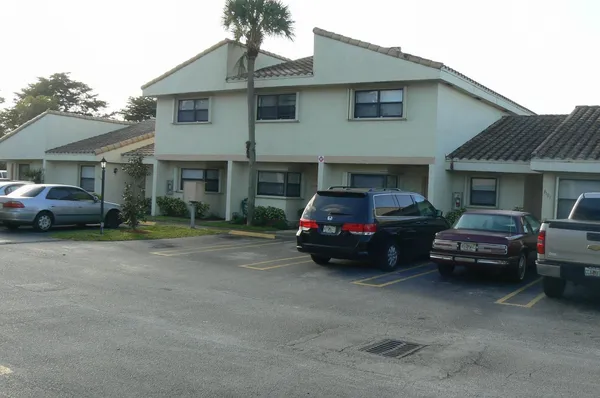 $2,000 | 3117 Coral Ridge Drive, Unit 3117, Coral Springs, FL 33065