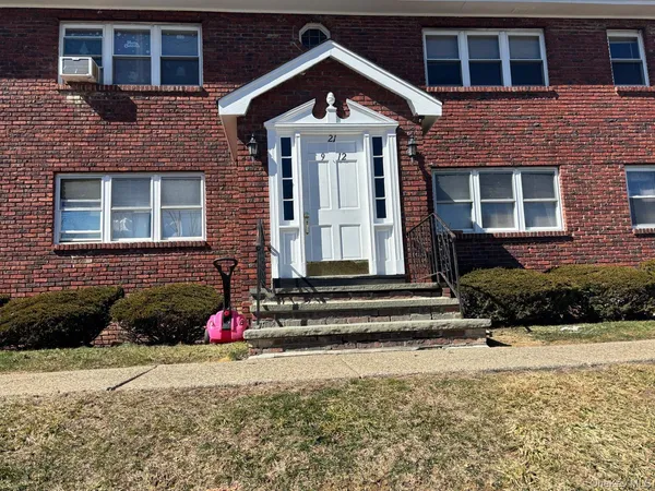 $1,900 | 233 Route 17, Tuxedo Park, NY 10987