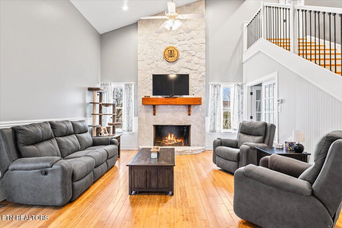 125 Denise Drive Speedwell, TN 37870 - Photo 14 of 51 Living room