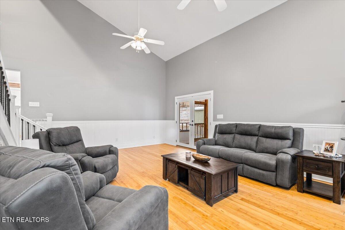 125 Denise Drive Speedwell, TN 37870 - Photo 15 of 51 Living room