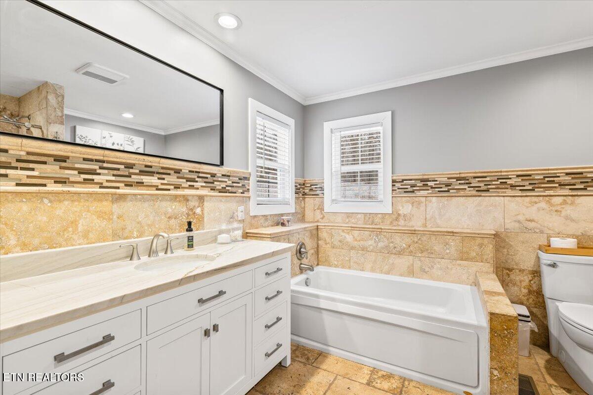 125 Denise Drive Speedwell, TN 37870 - Photo 23 of 51 En Suite