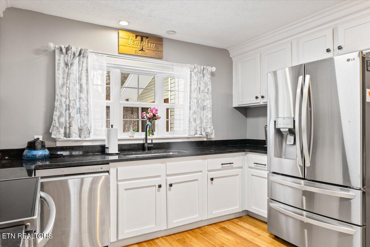 125 Denise Drive Speedwell, TN 37870 - Photo 7 of 51 Kitchen w granite