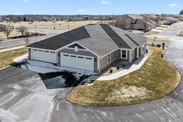 $396,900 | 532 Hunter Oaks Boulevard, Unit 502, Watertown, WI 53094