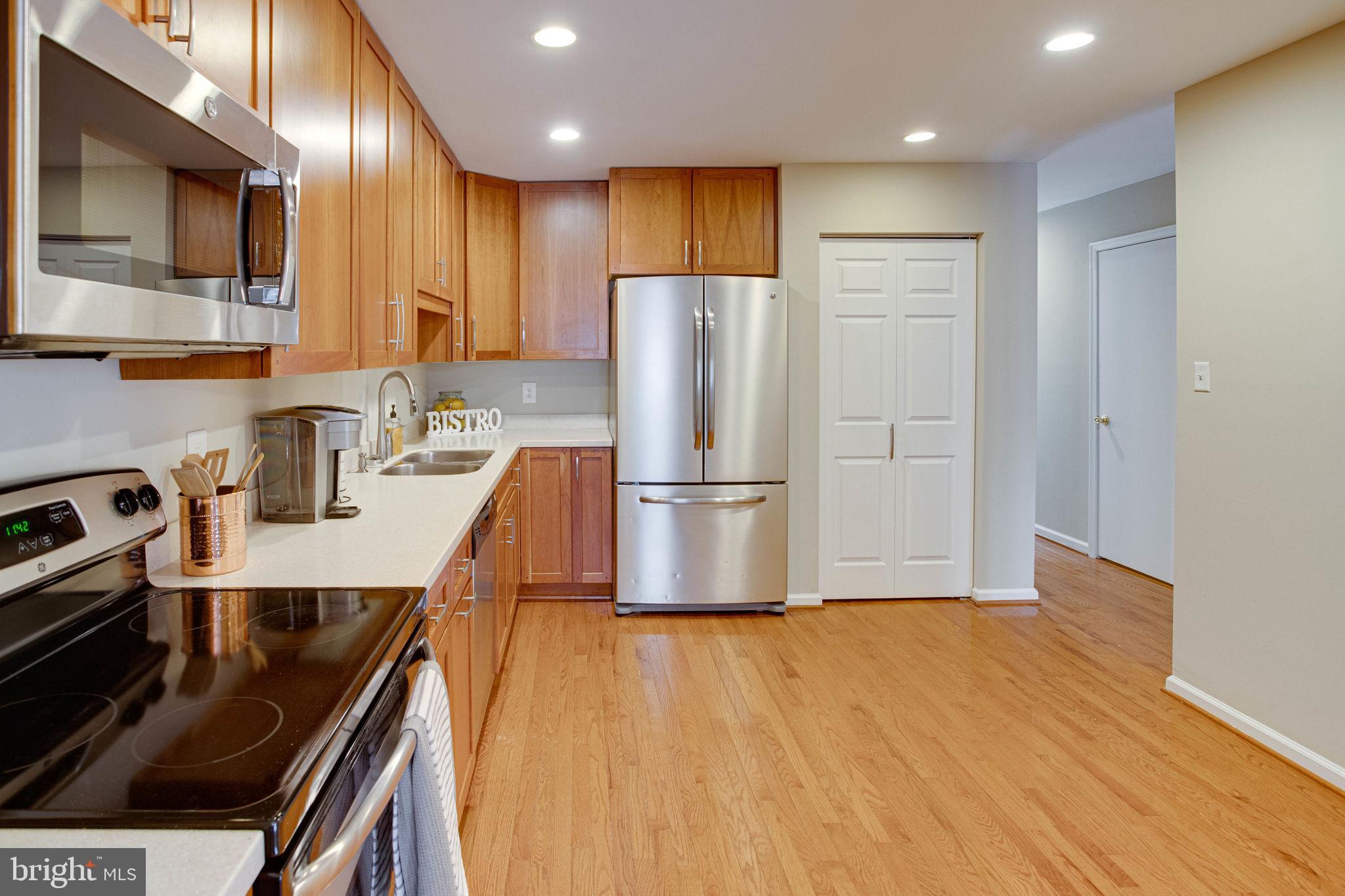 5802 Canvasback Road Burke, VA 22015 - Photo 15 of 57 Kitchen