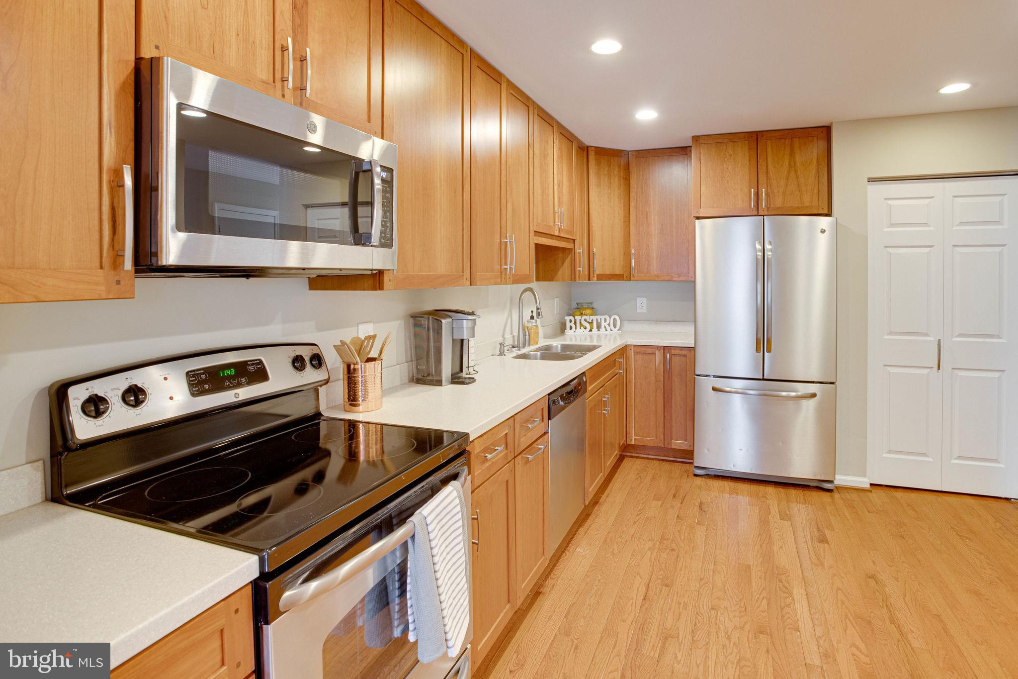 5802 Canvasback Road Burke, VA 22015 - Photo 16 of 57 Kitchen with Stainless Appliances