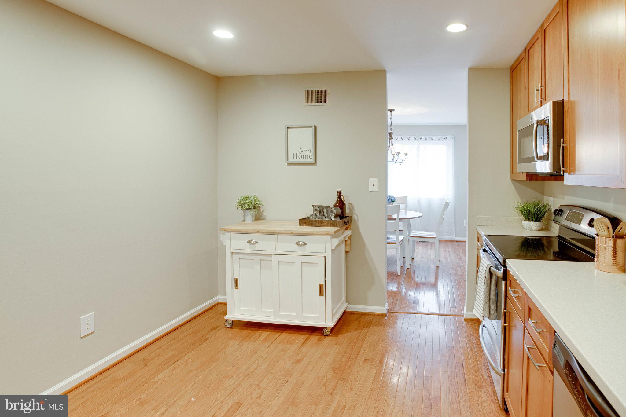 5802 Canvasback Road Burke, VA 22015 - Photo 17 of 57 Kitchen