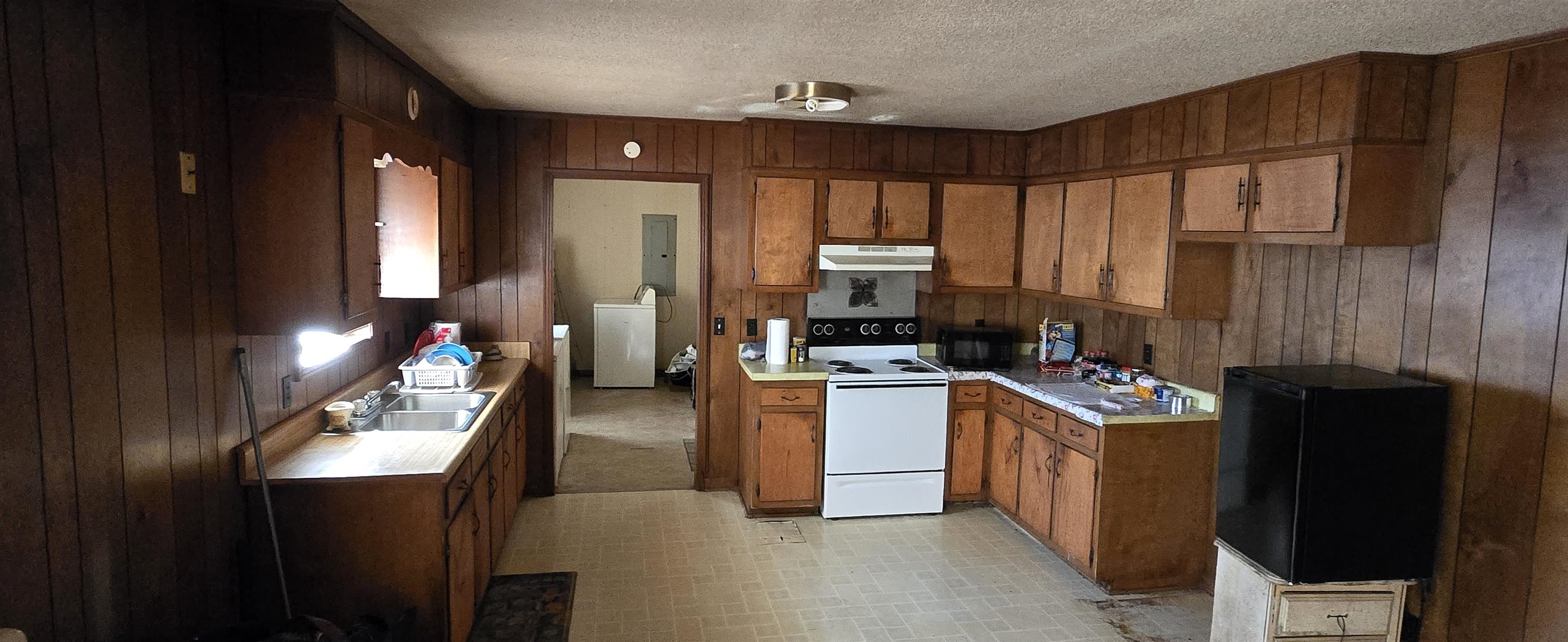 2260 Hebron Road Middleton, TN 38052 - Photo 7 of 12 a kitchen with refrigerator and cabinets