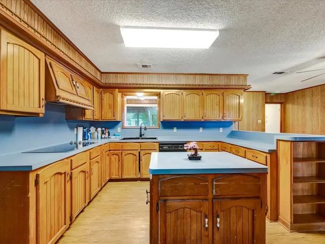 $215,000 | 312 Pinecrest Drive, Trinity, TX 75862