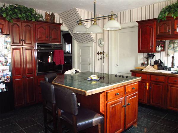 96 Monroe Road Quincy, MA 02169 - Photo 4 of 23 Gallery Image 4