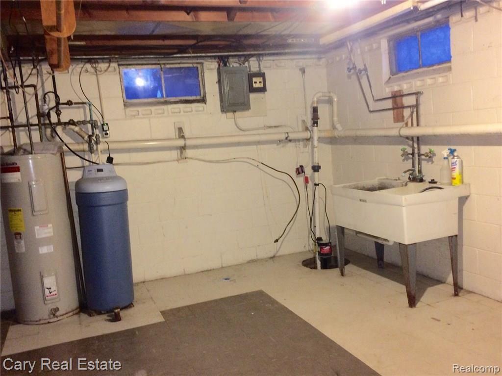 2065 Union Lake Road Commerce Township, MI 48382 - Photo 12 of 12 image.jpg