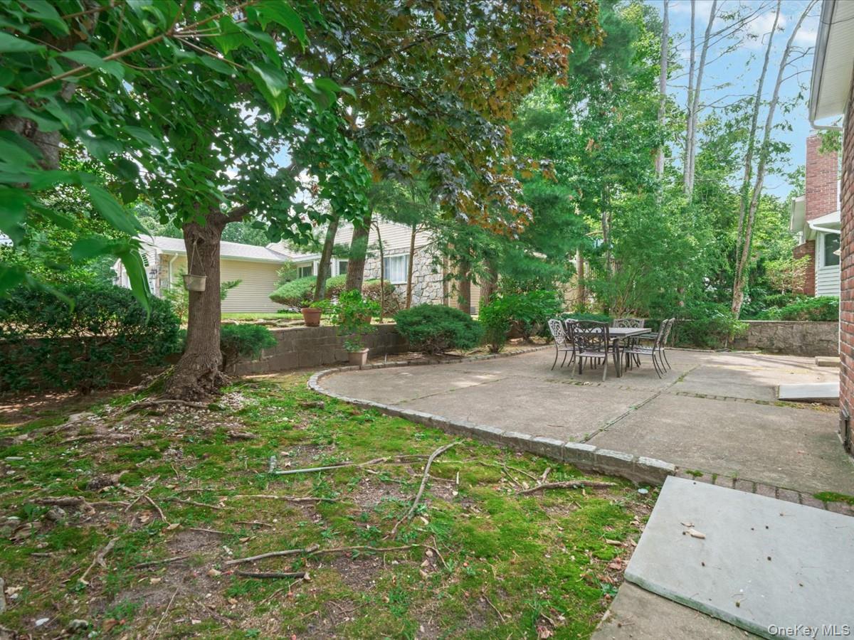 17 Cambridge Road Great Neck, NY 11023 - Photo 24 of 25 Gallery Image 24