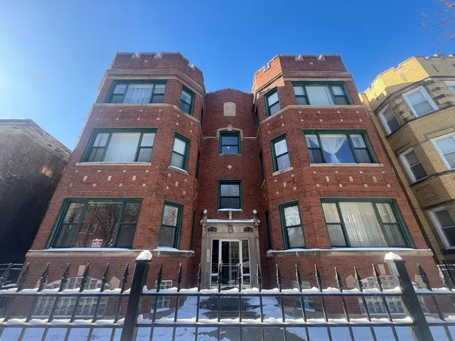 $2,100 | 7748 South Yates Boulevard, Unit 1S, Chicago, IL 60649
