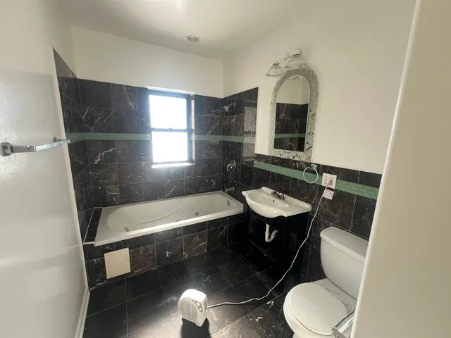 $2,100 | 7748 South Yates Boulevard, Unit 1S, Chicago, IL 60649