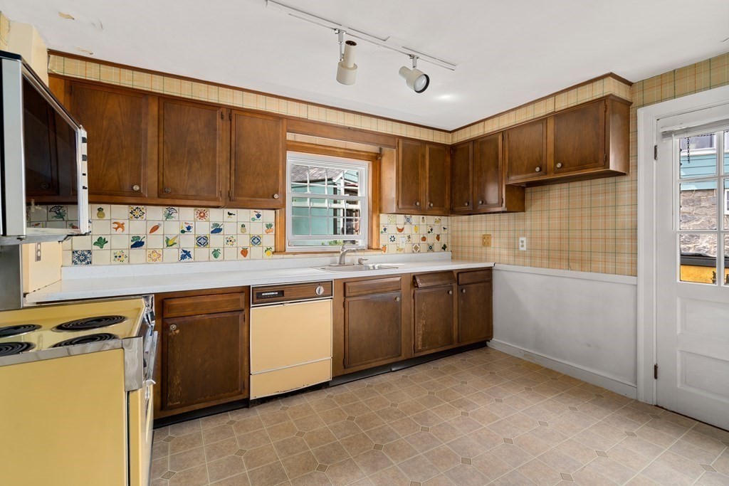 4 Greaton Road Boston, MA 02132 - Photo 8 of 19 Gallery Image 8