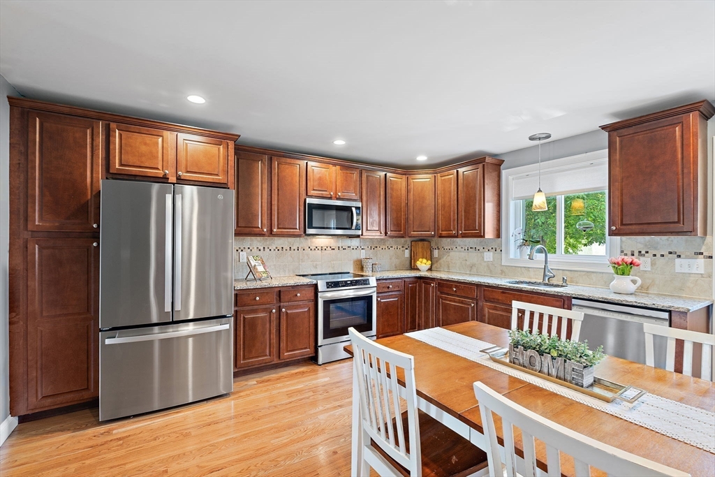 61 Parmenter Road, Unit 1 Waltham, MA 02453 - Photo 4 of 31