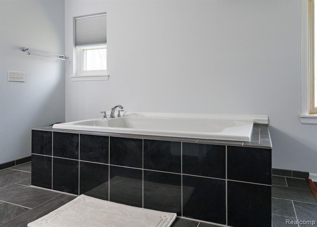 8660 West Sargent Road Fowlerville, MI 48836 - Photo 21 of 48 Gallery Image 21