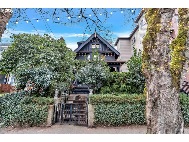 $999,900 | 224 Northwest 20th Avenue, Portland, OR 97209