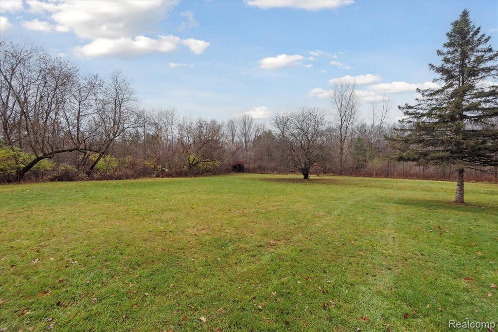 8319 Bennett Lake Road Fenton, MI 48430 - Photo 39 of 52