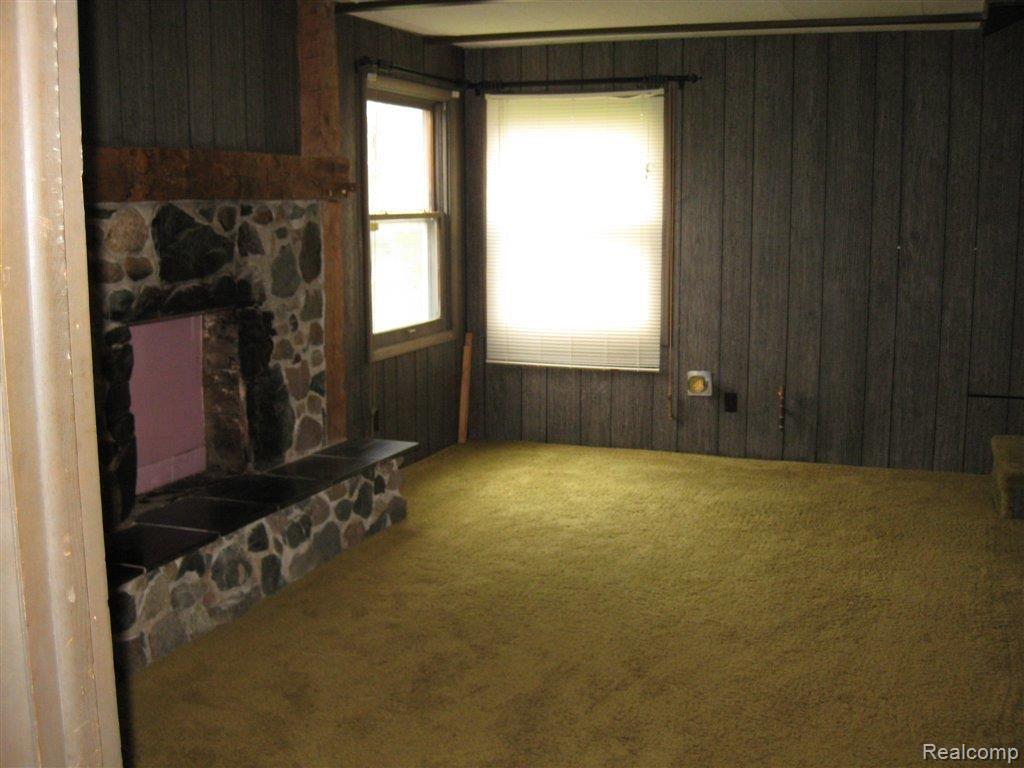 8159 Embury Road Grand Blanc, MI 48439 - Photo 7 of 13 familyroom.jpg