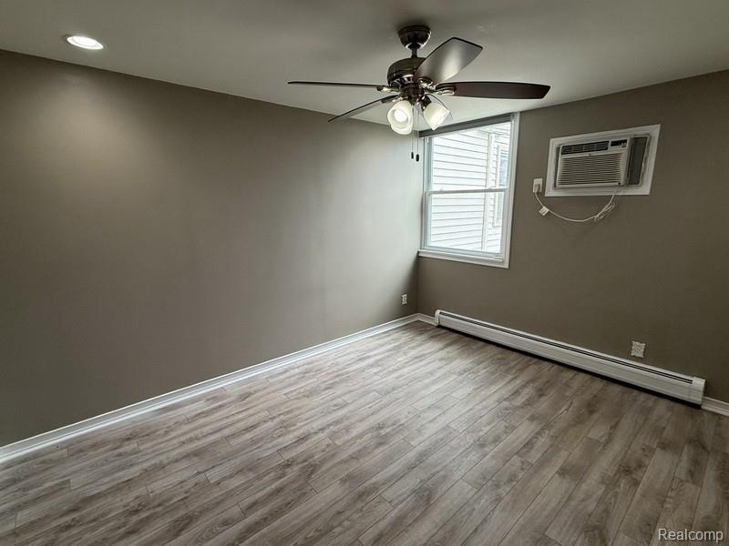 1611 Cass Lake Road Keego Harbor, MI 48320 - Photo 10 of 12 10.jpg