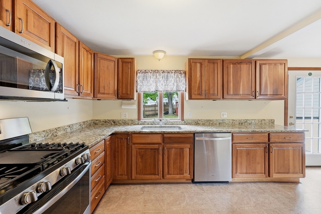 14 Duggan Circle Springfield, MA 01119 - Photo 6 of 41