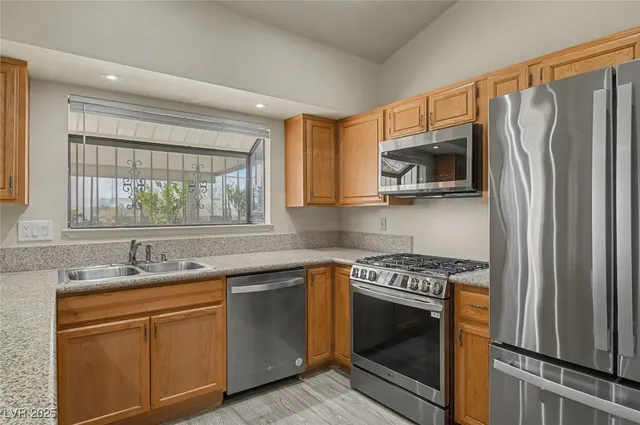 $1,940 | 7951 Aspendale Drive, Las Vegas, NV 89123