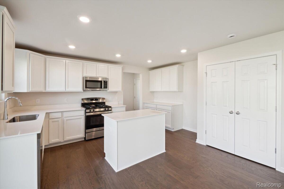 4119 Sedgeview Circle Howell, MI 48855 - Photo 7 of 19 Kitchen