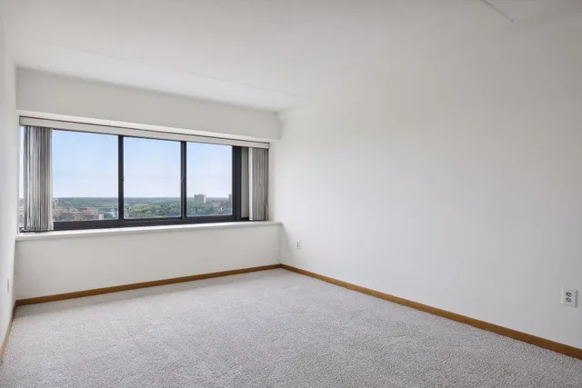 $214,990 | 1920 South 1st Street, Unit 1406, Minneapolis, MN 55454