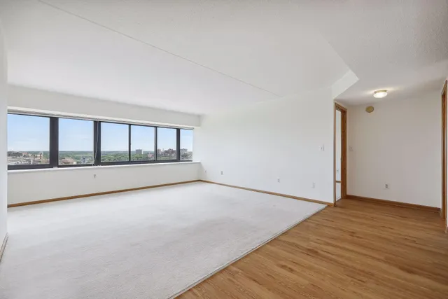 $214,990 | 1920 South 1st Street, Unit 1406, Minneapolis, MN 55454