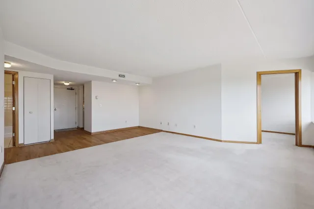 $214,990 | 1920 South 1st Street, Unit 1406, Minneapolis, MN 55454